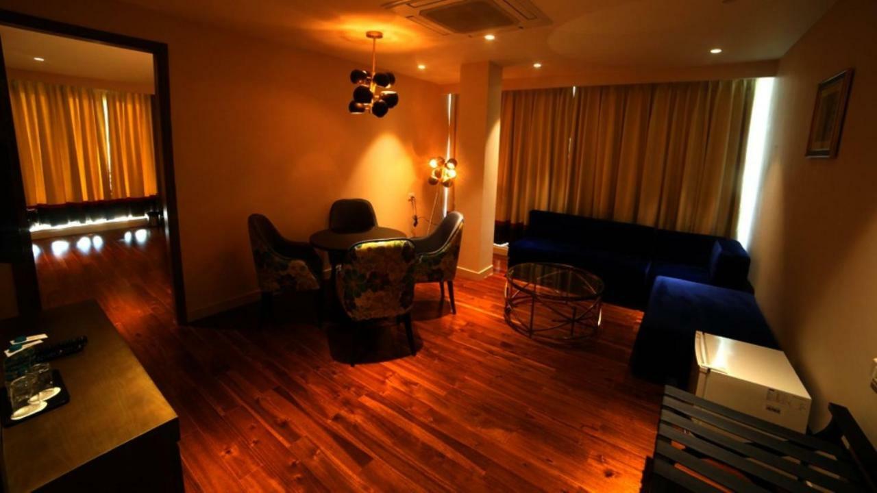Hotel Le Lotus Grand Kakarmatha Esterno foto