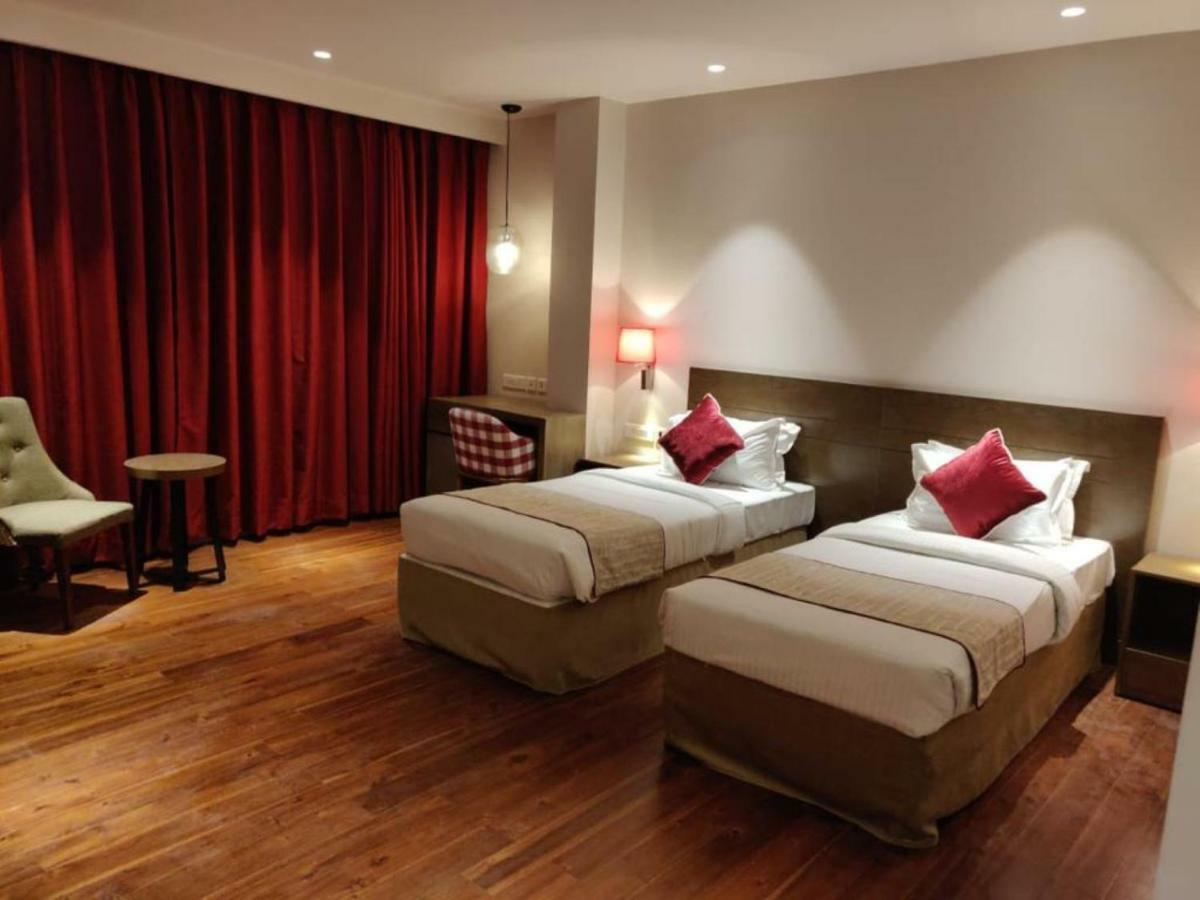 Hotel Le Lotus Grand Kakarmatha Esterno foto